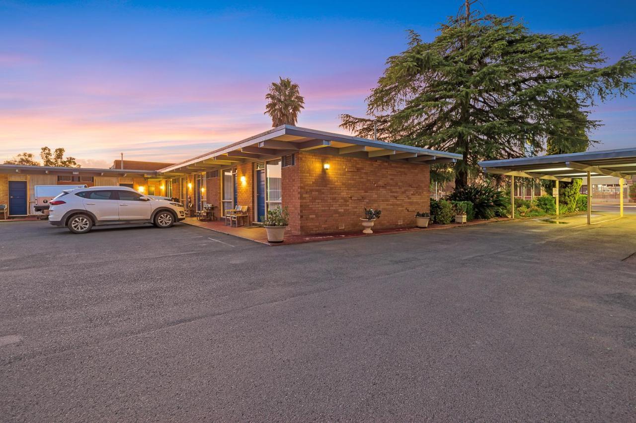 Plainsman Motel Forbes Luaran gambar