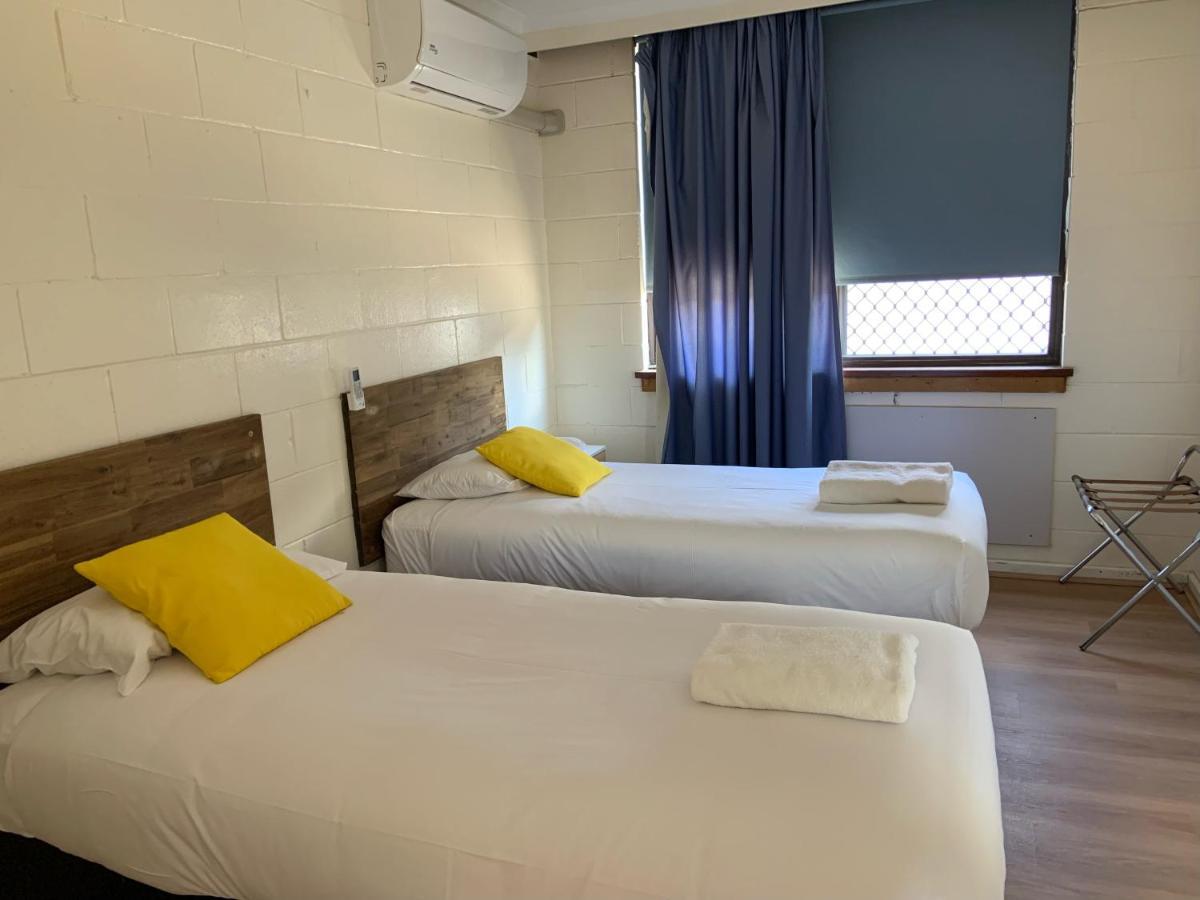 Plainsman Motel Forbes Luaran gambar
