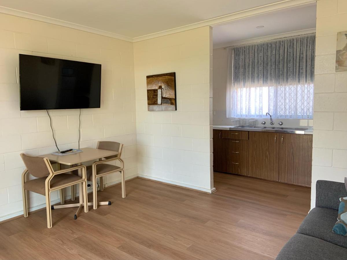 Plainsman Motel Forbes Luaran gambar